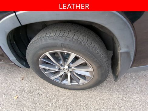 Used 2017 Toyota Highlander XLE AWD/4WD image 5
