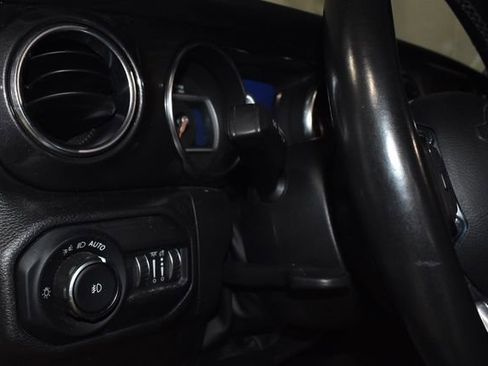 Used 2022 Jeep Wrangler Unlimited Sahara image 28