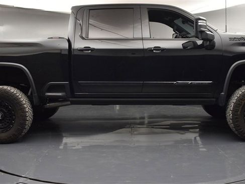 Used 2024 Chevrolet Silverado 2500 High Country w/ Midnight Edition image 8