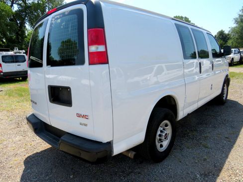 Used 2018 GMC Savana 2500 w/ Driver Convenience Package image 5