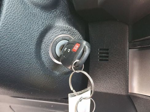 Certified 2021 Toyota Tacoma SR5 AWD/4WD image 27