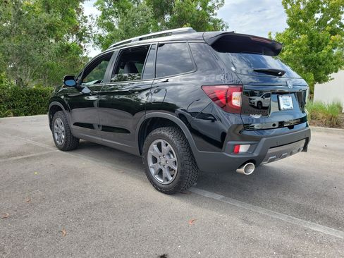 Used 2025 Honda Passport TrailSport image 4