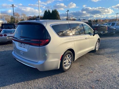 New 2026 Chrysler Pacifica Select image 5