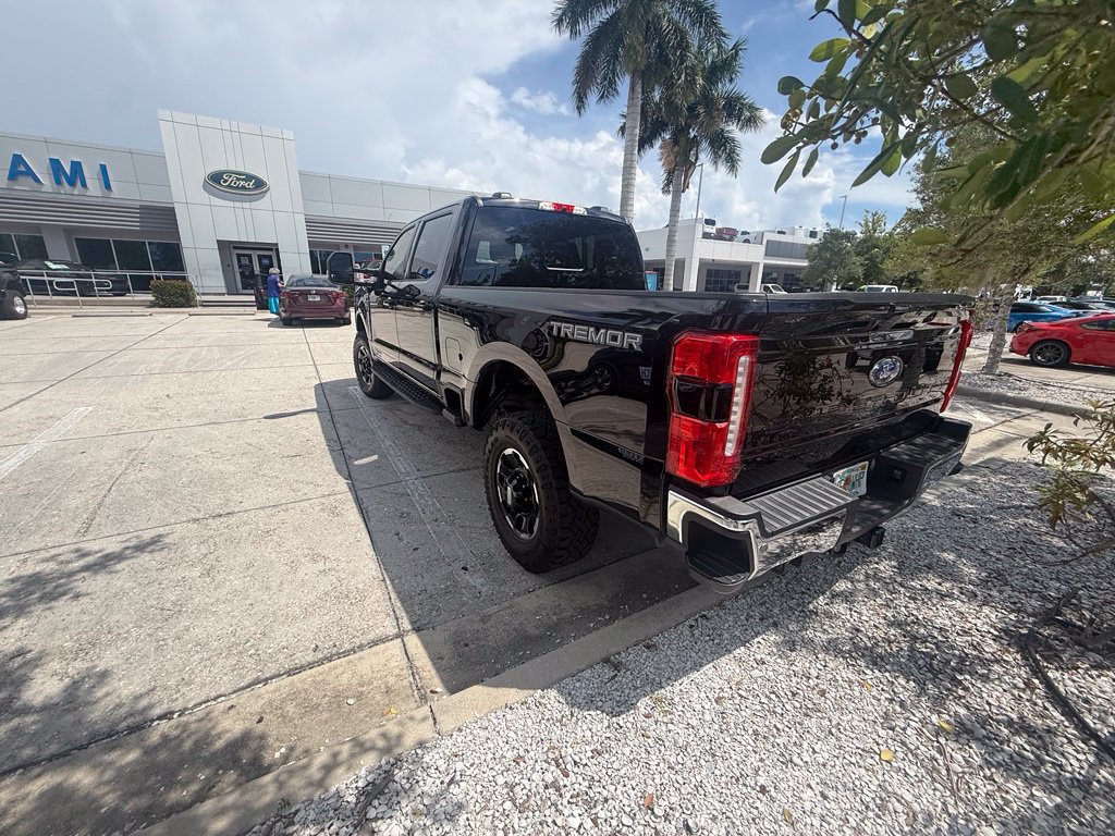 Used 2025 Ford F350 Lariat w/ Lariat Ultimate Package AWD/4WD image 2