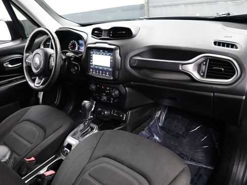 Used 2022 Jeep Renegade Latitude AWD/4WD image 14