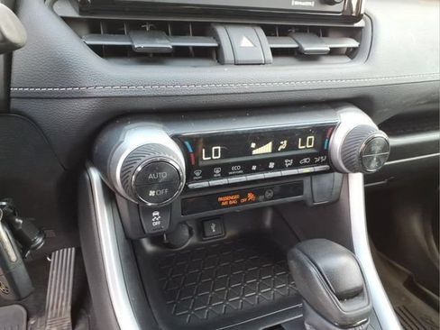 Used 2022 Toyota RAV4 LE AWD/4WD image 21