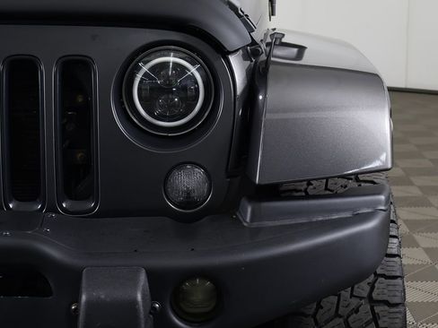 Used 2018 Jeep Wrangler Unlimited Sport AWD/4WD image 11