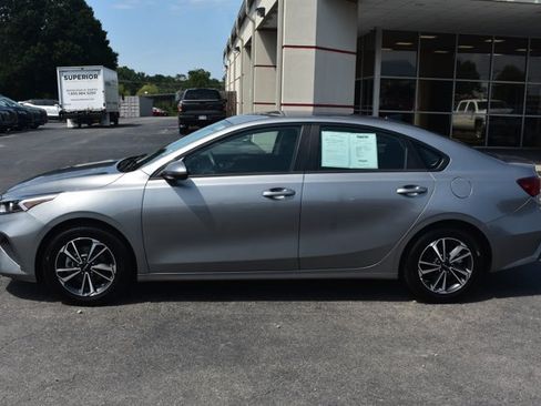 Used 2024 Kia Forte LXS FWD image 9