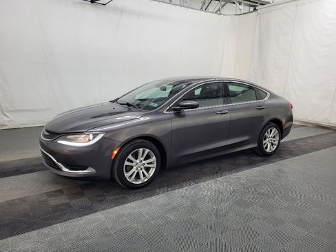 Used 2016 Chrysler 200 Limited image 2