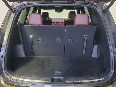 Used 2024 Kia Telluride SX w/ Towing Package FWD image 7