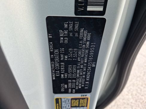 Used 2026 Kia Carnival EX FWD image 27