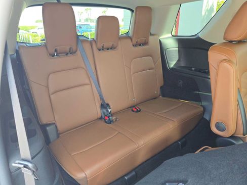 Used 2025 Nissan Pathfinder Platinum AWD/4WD image 13