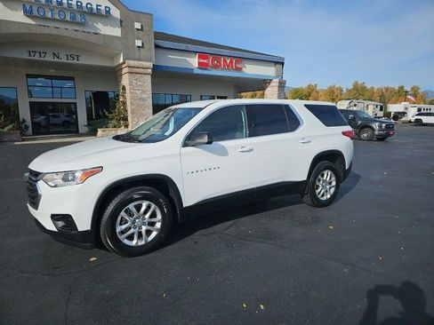 Used 2021 Chevrolet Traverse LS image 2