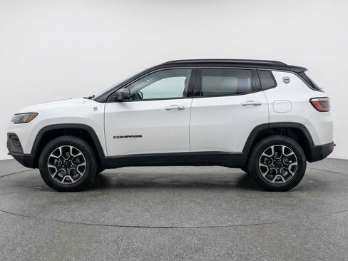 Used 2025 Jeep Compass Trailhawk AWD/4WD image 5