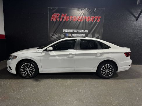 Used 2019 Volkswagen Jetta SE FWD image 2