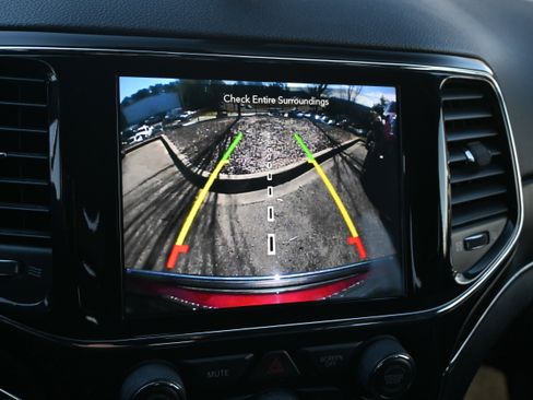 Used 2021 Jeep Grand Cherokee Limited image 15