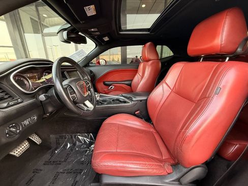 Used 2016 Dodge Challenger SXT Plus RWD image 10