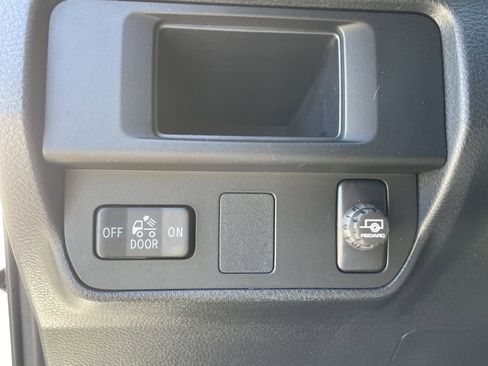 Used 2017 Toyota Tacoma SR5 image 31