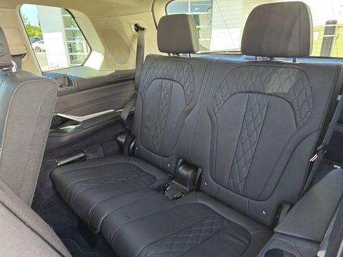 Used 2023 BMW X7 xDrive40i image 41