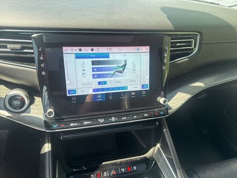 Used 2023 Jeep Wagoneer L Series III w/ Premium Group I image 14