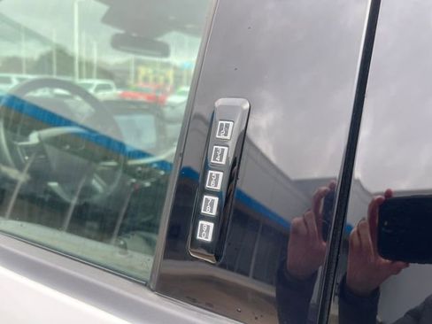 Used 2022 Ford F150 Lariat w/ Equipment Group 501A Mid image 15