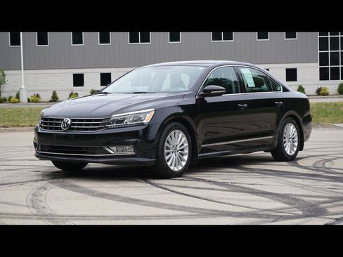 Used 2017 Volkswagen Passat 1.8T SE w/ SE Lighting Package FWD image 1
