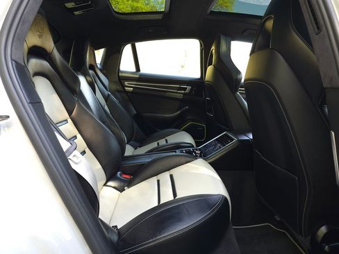 Used 2020 Porsche Panamera 4S image 28