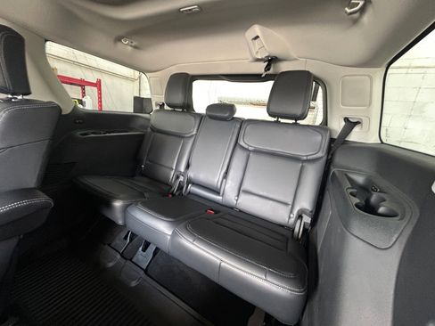 Used 2025 Ford Expedition Platinum w/ Driver's Package AWD/4WD image 19