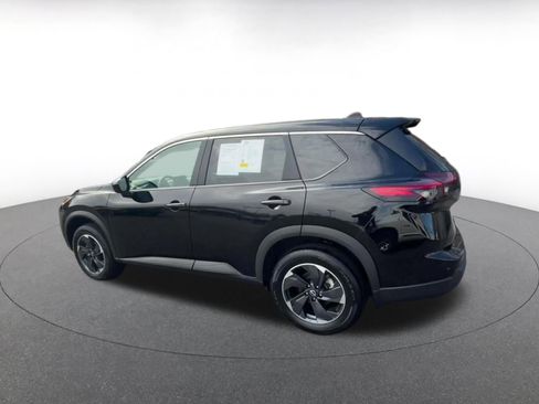 Used 2025 Nissan Rogue SV FWD image 10