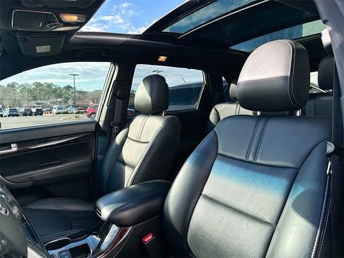 Used 2014 Kia Sorento SX w/ 3rd Row Package image 8