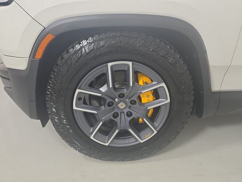 Used 2024 Rivian R1T Adventure AWD/4WD image 9