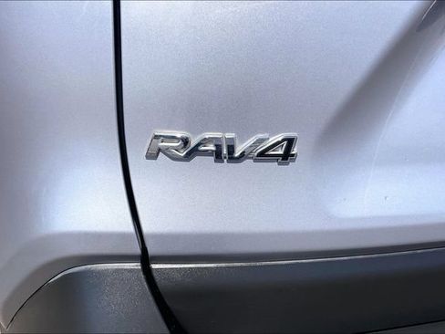 Used 2020 Toyota RAV4 LE FWD image 30