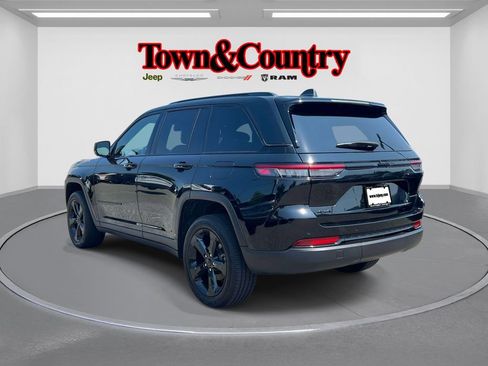 Certified 2023 Jeep Grand Cherokee Altitude AWD/4WD image 10
