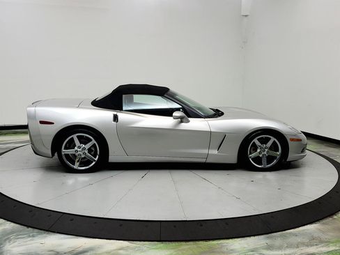 Used 2007 Chevrolet Corvette Convertible w/ Preferred Equipment Group RWD image 4