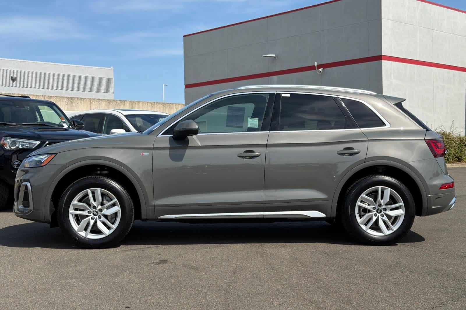 Used 2023 Audi Q5 2.0T Premium w/ Convenience Package AWD/4WD image 9