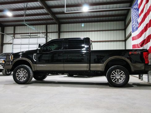 Used 2017 Ford F250 King Ranch w/ FX4 Off-Road Package AWD/4WD image 6