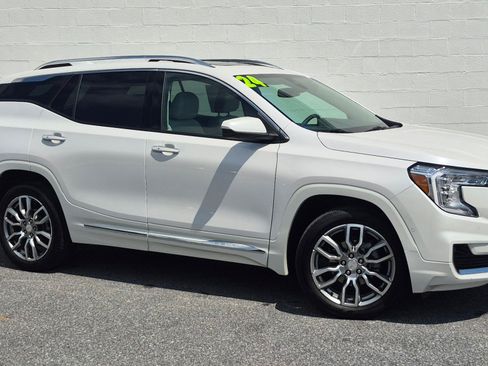 Used 2024 GMC Terrain Denali w/ Denali Premium Package AWD/4WD image 1