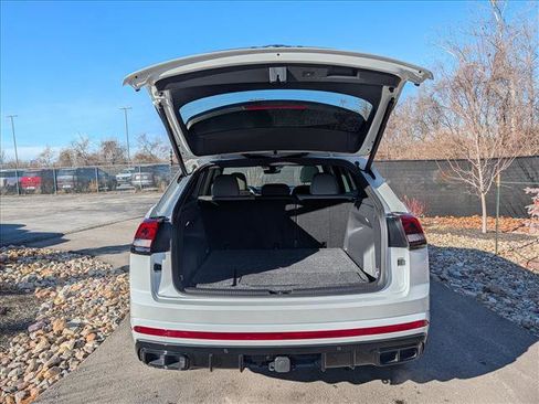 Certified 2025 Volkswagen Atlas Cross Sport SEL R-Line image 22