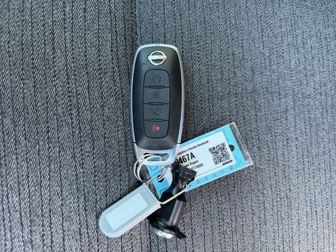 Used 2023 Nissan Rogue SV AWD/4WD image 9