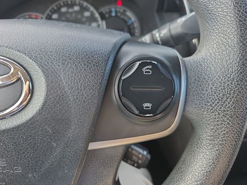 Used 2012 Toyota Camry L image 12