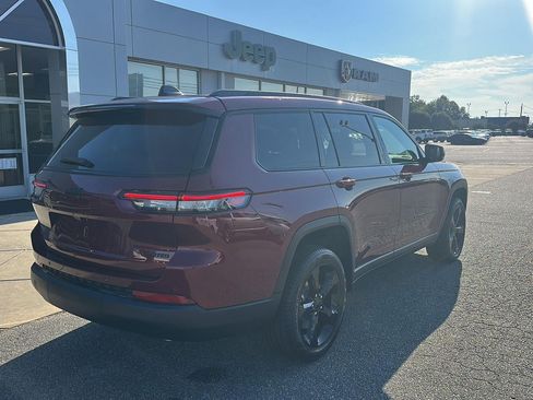 New 2025 Jeep Grand Cherokee L Limited w/ Black Appearance Package image 9