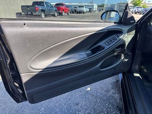 Used 2002 Ford Mustang Convertible RWD image 9