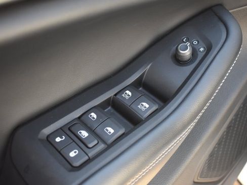 Used 2023 Jeep Grand Cherokee Laredo w/ Luxury Tech Group I RWD image 12