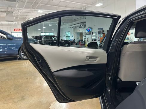 Used 2025 Toyota Corolla LE image 28