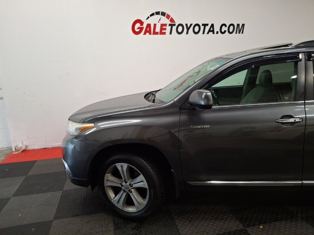 Used 2012 Toyota Highlander Limited w/ Tow Pkg AWD/4WD image 5