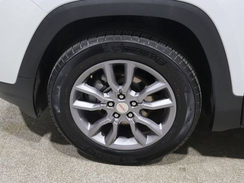 Used 2024 GMC Terrain SLT AWD/4WD image 8