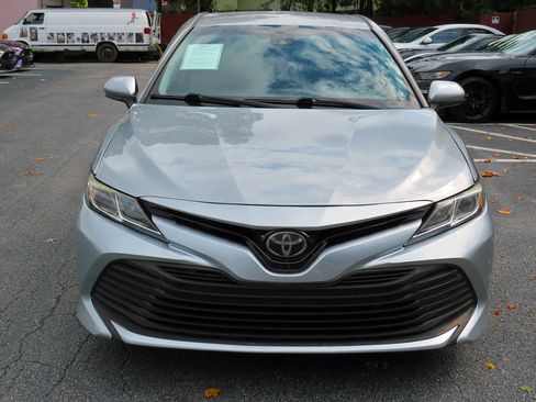 Used 2019 Toyota Camry LE image 4