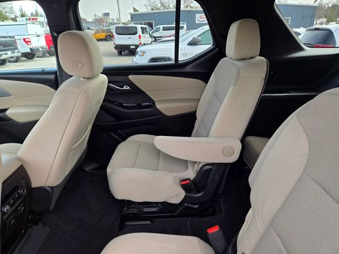 Used 2022 Chevrolet Traverse LT image 50