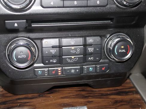 Used 2018 Ford F150 Lariat image 29