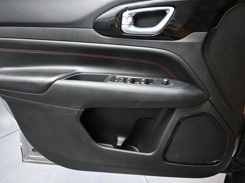 Used 2023 Jeep Compass Trailhawk image 18